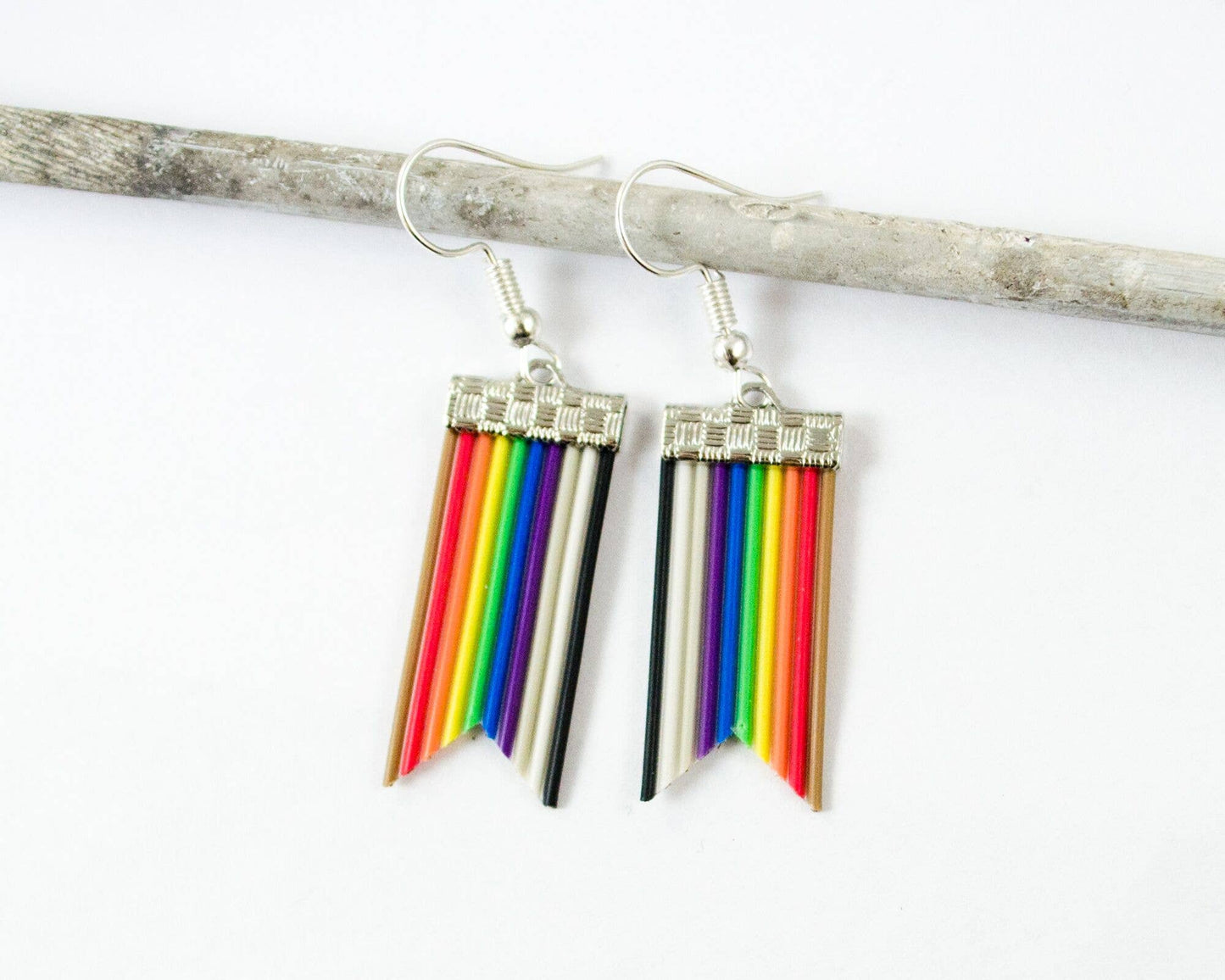 Rainbow banner-shaped earrings have been made into earrings and hang on a display